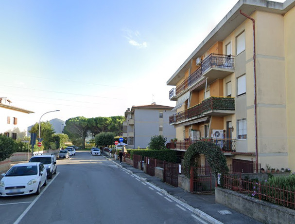 NUDA PROPRIETÀ SU APPARTAMENTO 3,5 VANI A SCARLINO SCALO