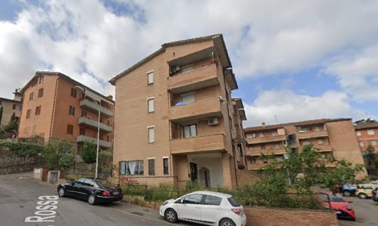 LOCALE COMMERCIALE con GIARDINO e CANTINA Castelnuovo Berardenga (SI)