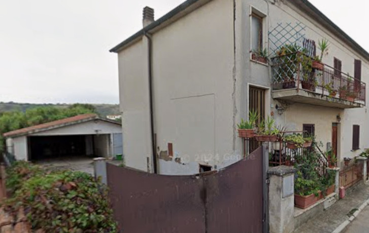 APPARTAMENTI CON GARAGE E TERRENO A RIBOLLA