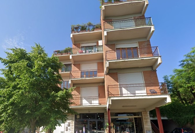 LOCALE COMMERCIALE Chianciano Terme (SI)