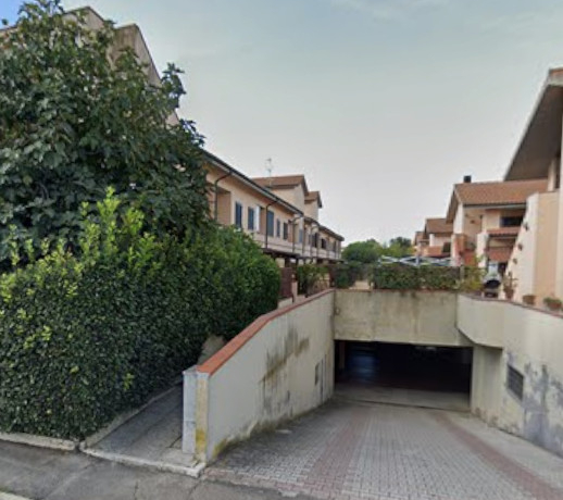 APPARTAMENTO CON GARAGE A PRINCINA A TERRA