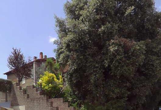 FABBRICATO BIFAMILIARE CON GARAGE, CANTINE E CORTI PRIVATE AD ISTIA D’OMBRONE