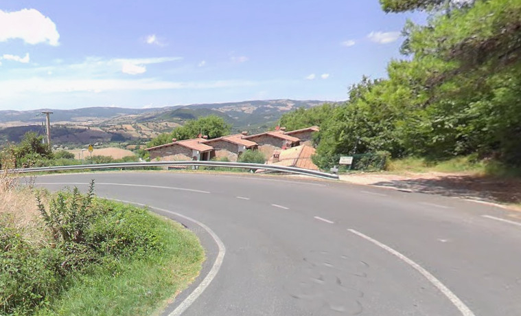 VILLETTA A SCHIERA A POGGIO CAPANNE