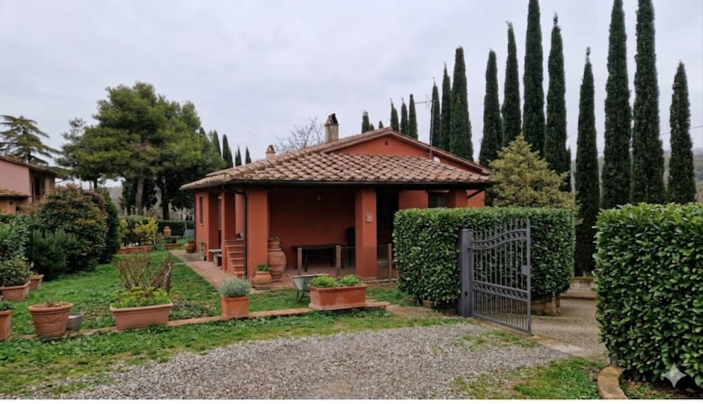 APPARTAMENTO CON CORTE E GARAGE A MONTORGIALI