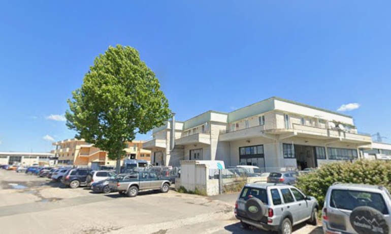 Capannone a Follonica