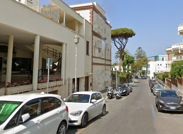 LOCALE COMMERCIALE A SANTA MARINELLA