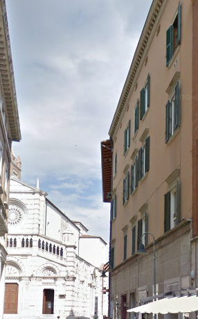 AMPIO APPARTAMENTO IN EDIFICIO STORICO ALL’INTERNO DELLE MURA A GROSSETO