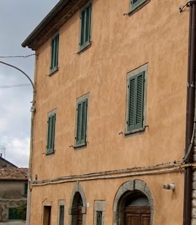 Palazzina indipendente con appartamento garage e cantina a Petricci